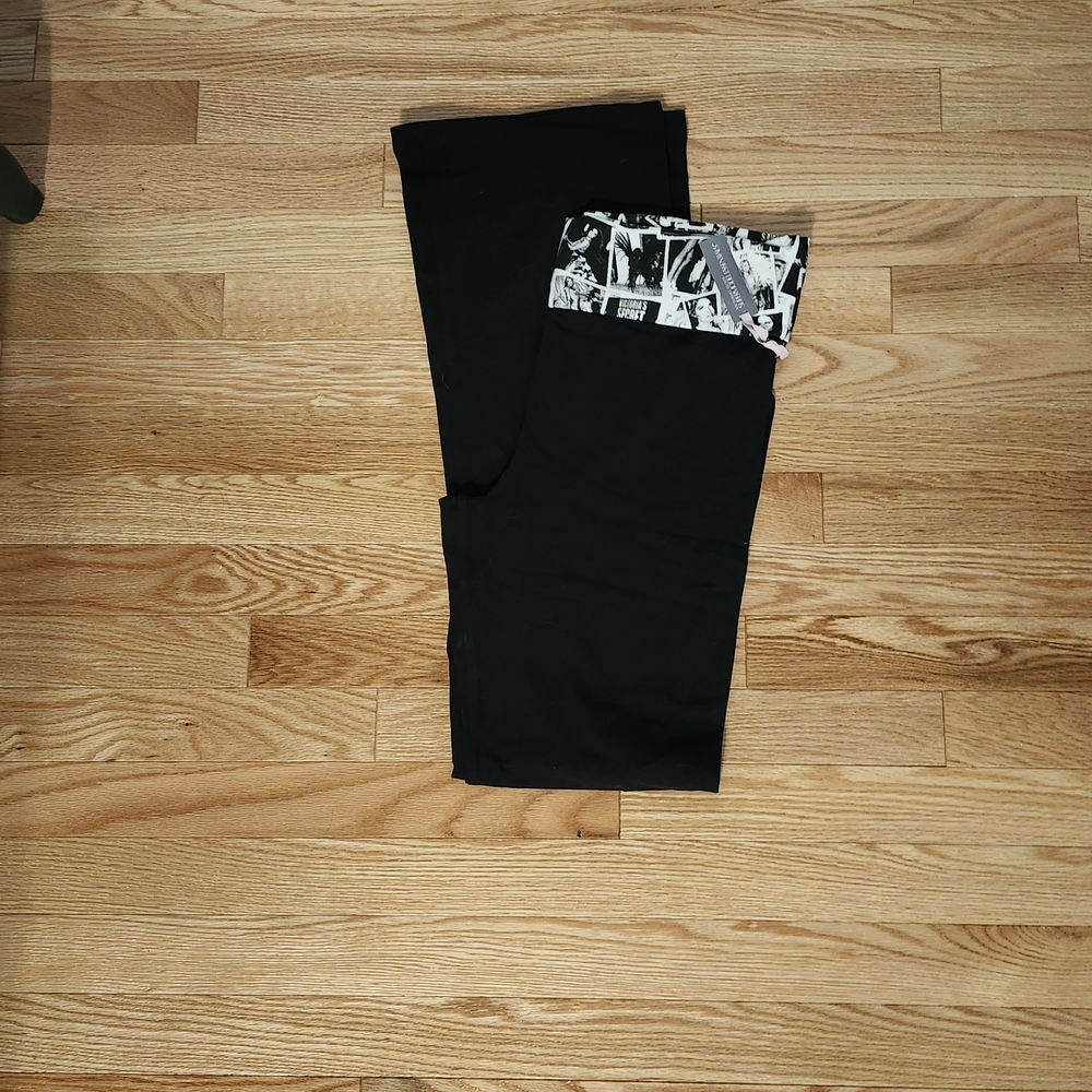 Victoria's Secret NWT Black and White Graphic Yoga Pants